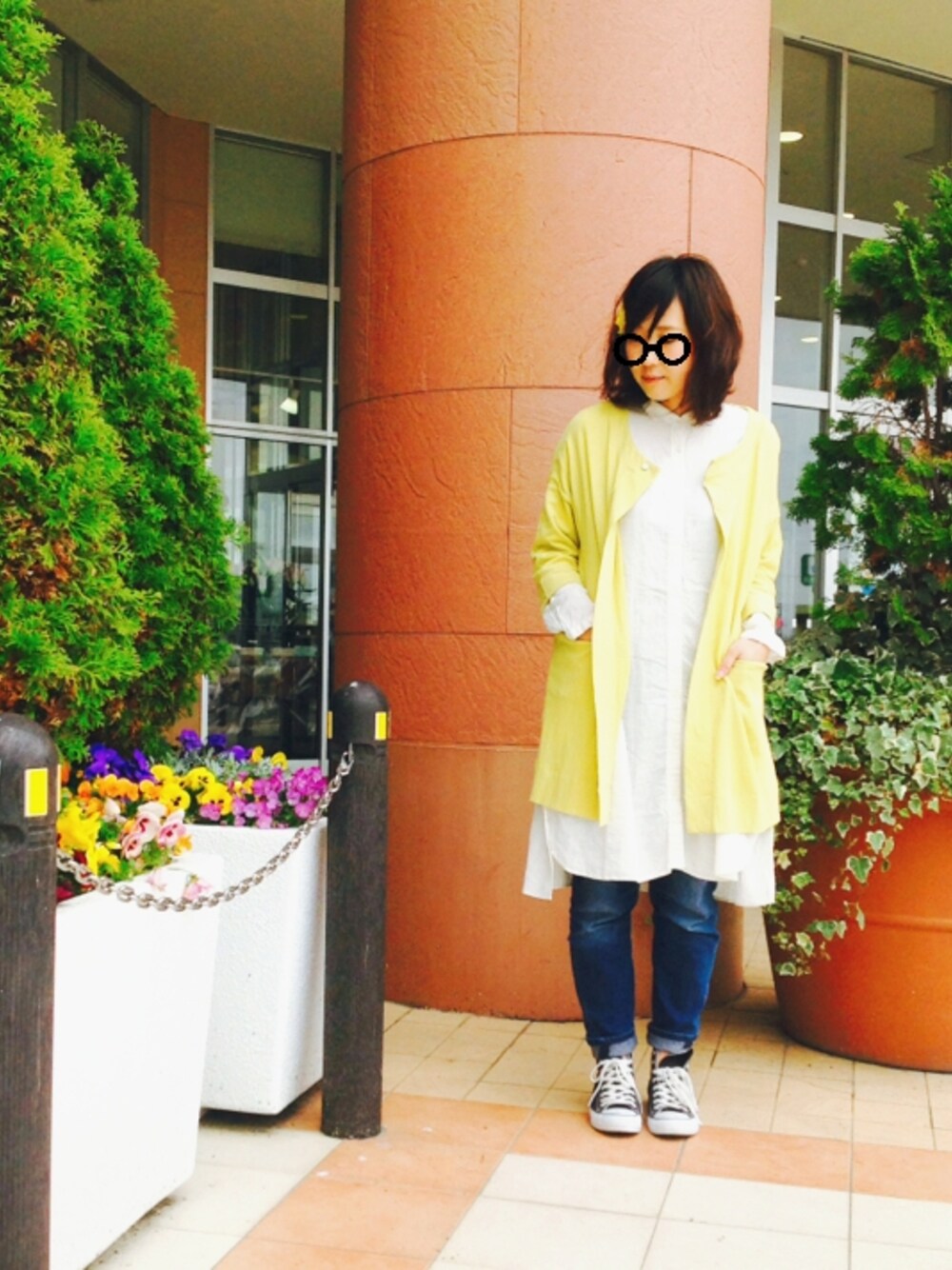 「wear的お花見祭り、LBC、シャツワンピ、ロングカーディガン、イエロー、お花、デニム、コンバース、春色」｜「LBCの頭に花咲いてます。（その他、イエロー系）」を使った、まるさん（レディース・165cm）の春コーディネートの1枚目の写真