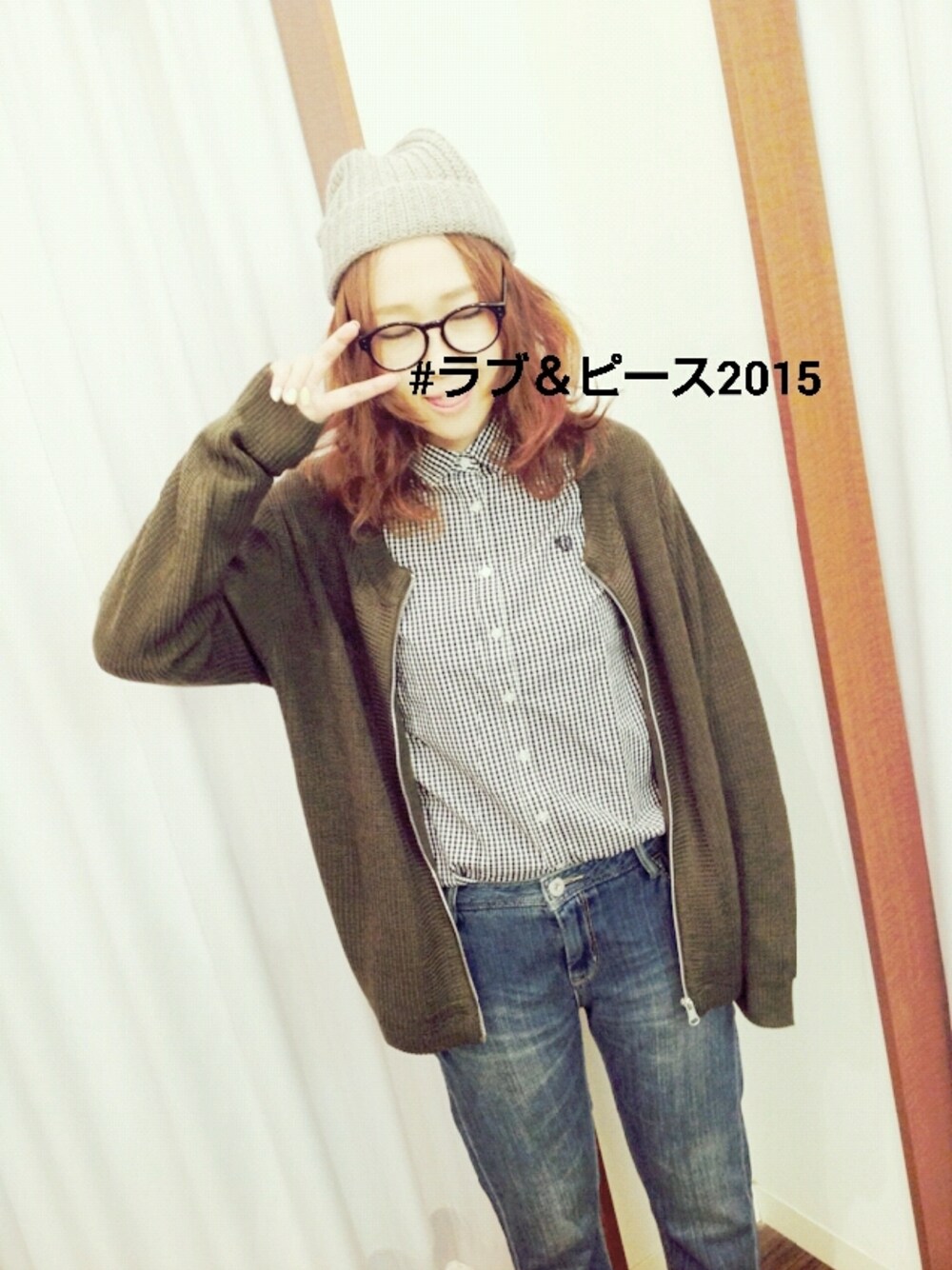 「ラブ＆ピース2015、ikka、メンズ、ギンガムチェック、LBC、デニムパンツ、ロールアップ、ニット帽、リュック、カーキ」｜「ikkaのオーガニックコットンレギュラーシャツ       （シャツ/ブラウス、ブラック系）」を使った、まるさん（レディース・165cm）の秋コーディネートの1枚目の写真