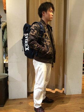 「コラボ」｜「アイテム（MA-1）」を使った、三品文哉さん（メンズ・163cm）の春コーディネート