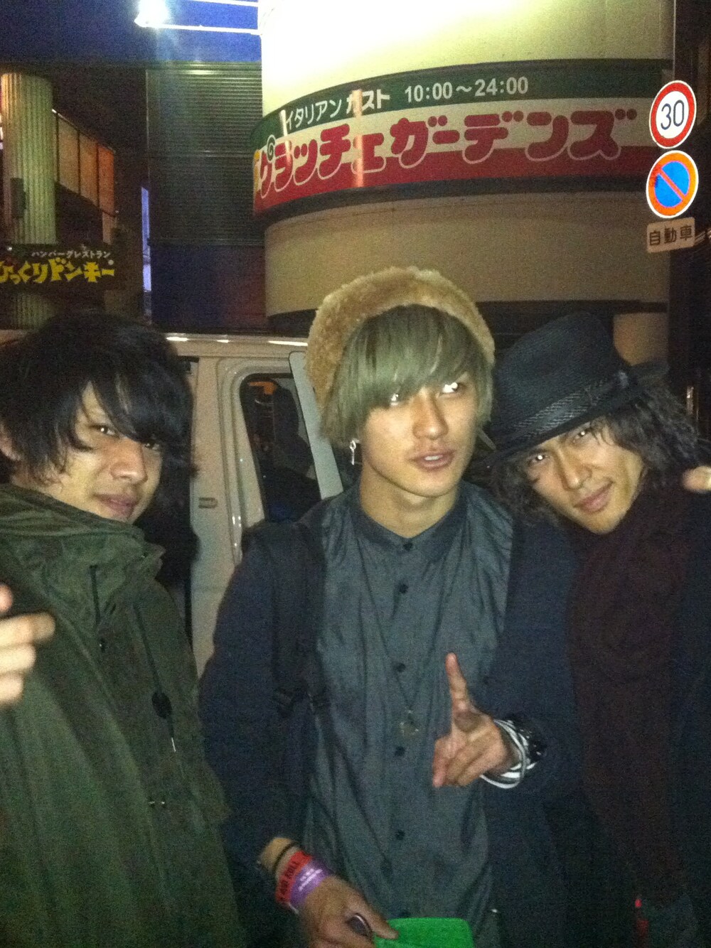 「CHEAP MONDAYのNarrow Dark Clean Wash（デニムパンツ、ブルー系）」を使った、Kimihiko HM Satoさん（メンズ・178cm）の夏コーディネートの1枚目の写真