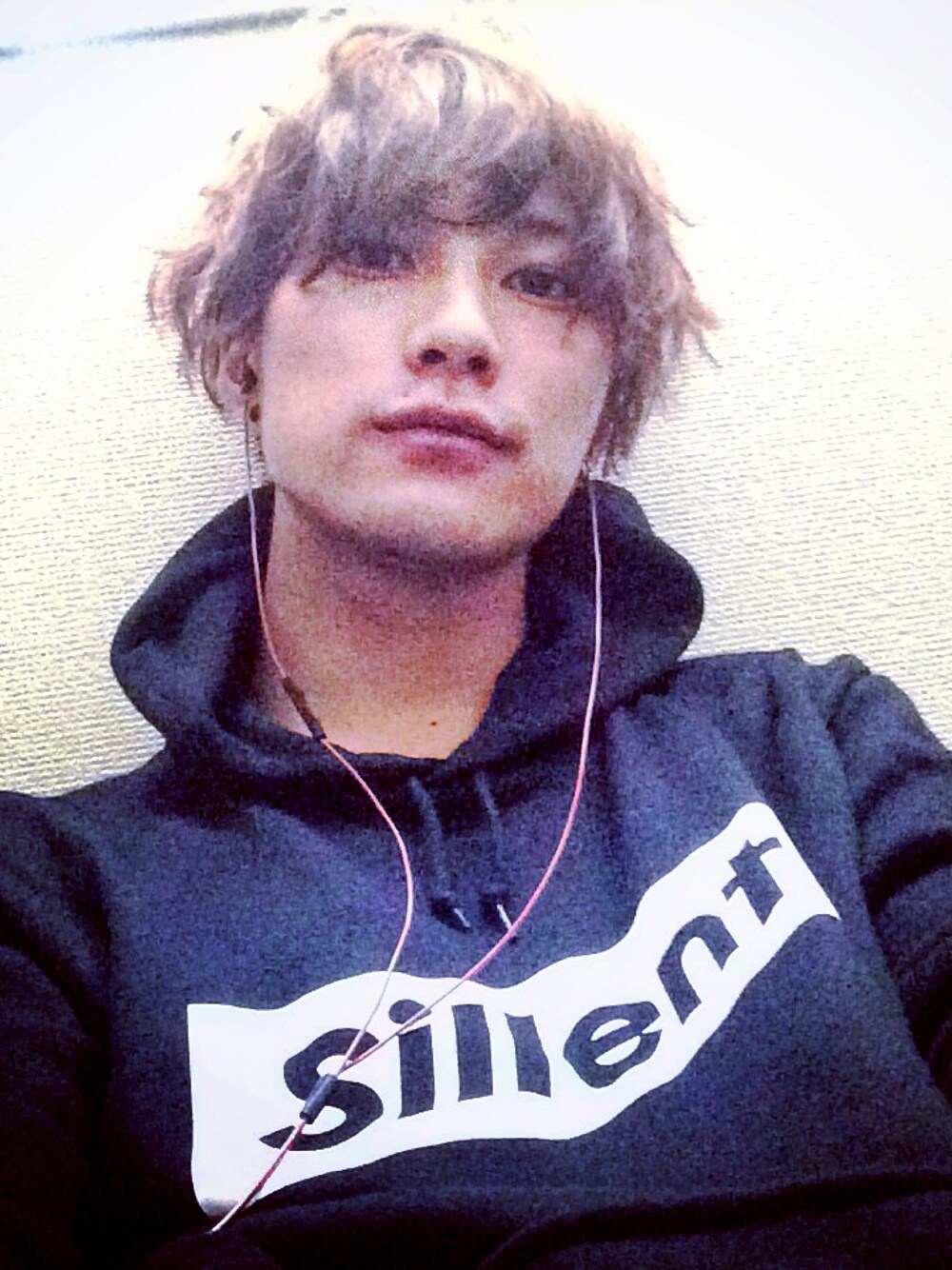 「SILLENT FROM ME、バンド、パーカー、モノトーン、スポーツミックス」｜「SILLENT FROM MEのアイテム（パーカー、ブラック系）」を使った、Kimihiko HM Satoさん（メンズ・179cm）の春コーディネートの1枚目の写真