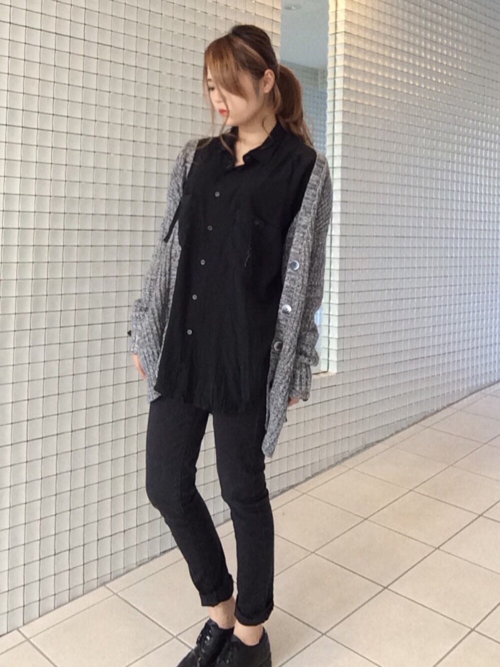 「black、crow、volleyball、working style、kyoto、STYLE」｜「pancaldi&bのアイテム（シャツ/ブラウス、ブラック系）」を使った、haruka.Mさん（レディース・155cm）の秋コーディネートの1枚目の写真