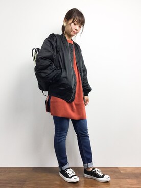 「ワンピース×スニーカー」｜「アイテム（MA-1）」を使った、tomoyoさん（レディース・159cm）の秋コーディネート
