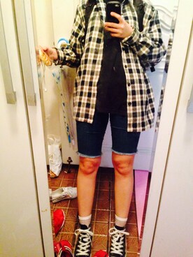 「CONVERSE（コンバース）のアイテム（スニーカー、ブラック系）」を使った、박나영さん（レディース・156cm）の夏コーディネート