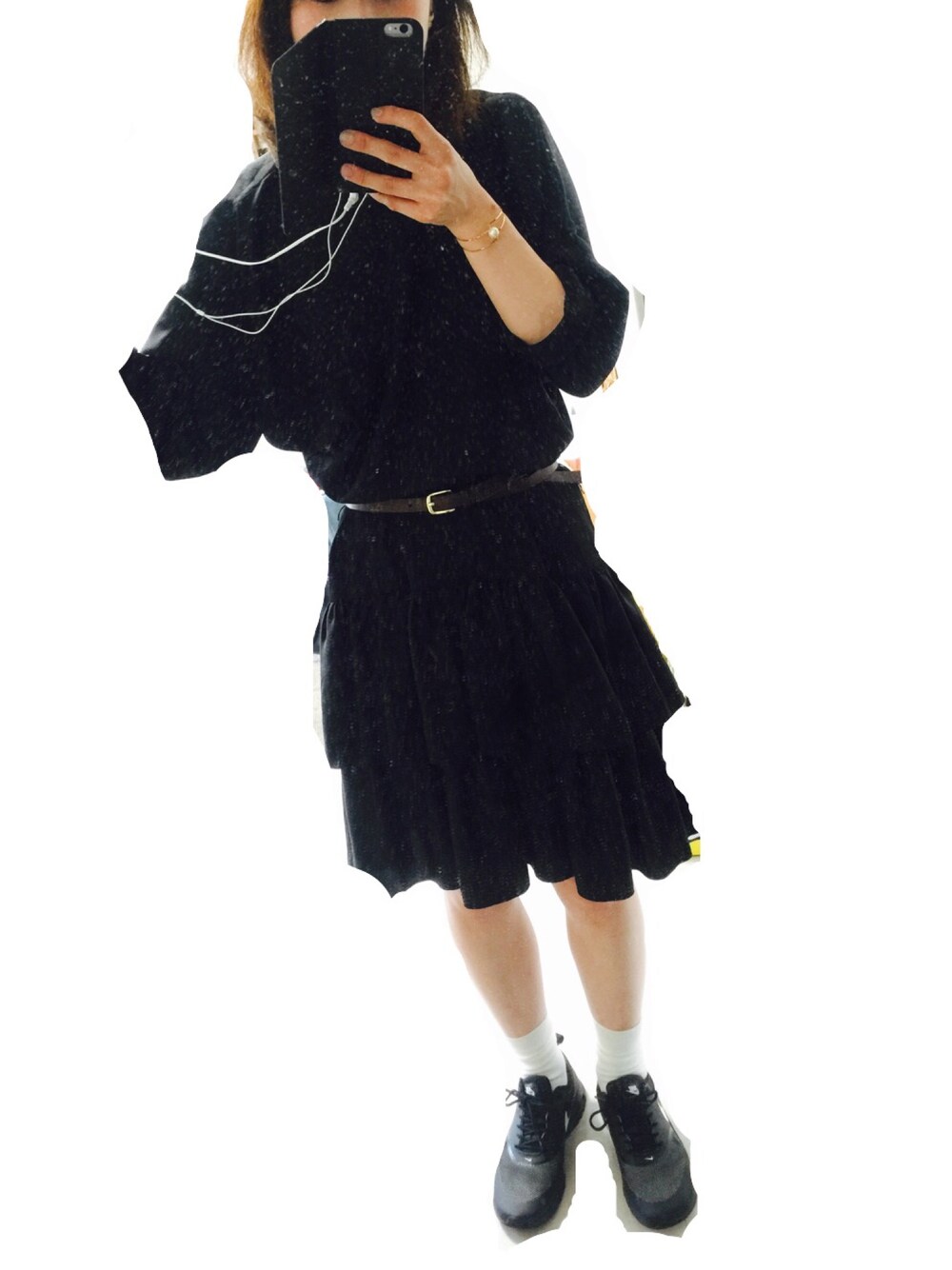 「nikeair、onepiece、黒スニーカー」｜「HUGのアイテム（ワンピース、ブラック系）」を使った、tmsay000さん（レディース・165cm）の春コーディネートの1枚目の写真
