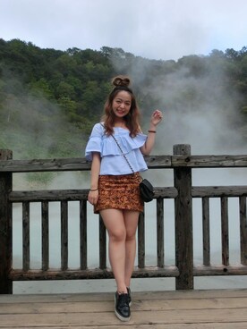 「アイテム（チューブトップ、ブルー系）」を使った、Cynthia Chengさん（レディース・157cm）の秋コーディネート