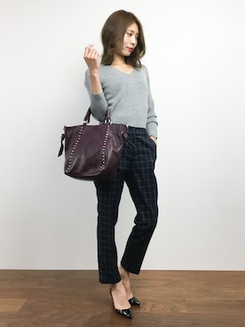 「TAKA-Q（タカキュー）のアイテム（パンツ）」を使った、吉岡由梨子さん（レディース・158cm）の秋コーディネート