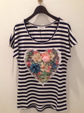 「花柄モチーフT シャツ（Tシャツ/カットソー、ブラック系）」を使った、PinkDiamondさん（レディース）の夏コーディネート