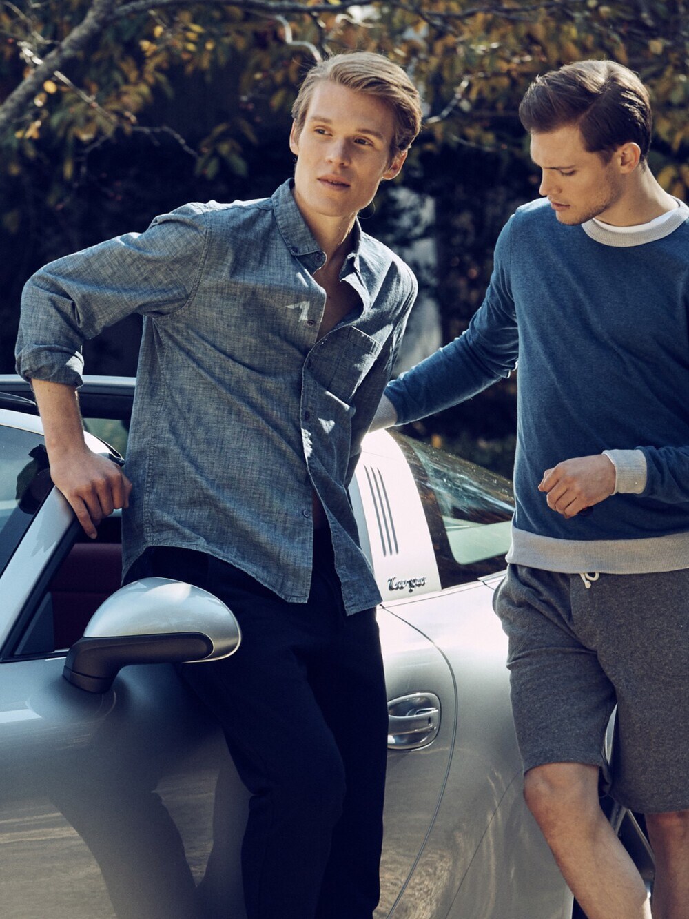 「menswear、tops、denim、chambray、sweatshirt、indigo、casual、HAMPTONS、porsche、shorts」｜「Takuya DuncanのWainscott Chambray Shirt is designed for perfect clean casual appearance that will take you from day to night in comfort and style, dress it up or down.（シャツ/ブラウス、ブルー系）」を使った、takuyaduncanさん（メンズ・188cm）の夏コーディネートの1枚目の写真