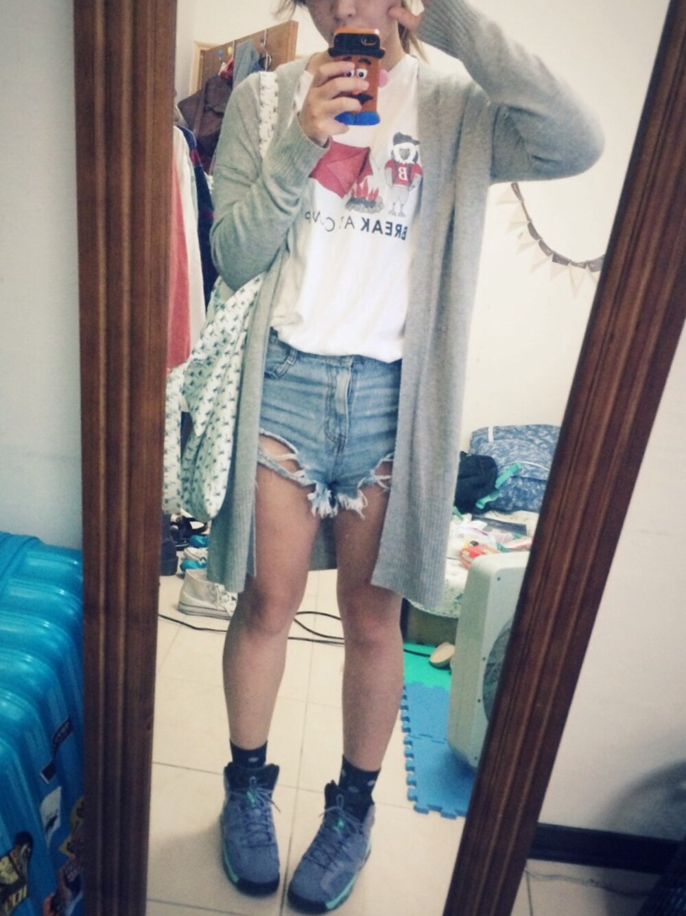 「Jordan、UNIQLO、knitwear、white、grey、點點、白、handmade、針織、AIR JORDAN」｜「UNIQLOのアイテム（ピーコート、グレー系）」を使った、YUN_0711さん（レディース・165cm）の秋コーディネートの1枚目の写真