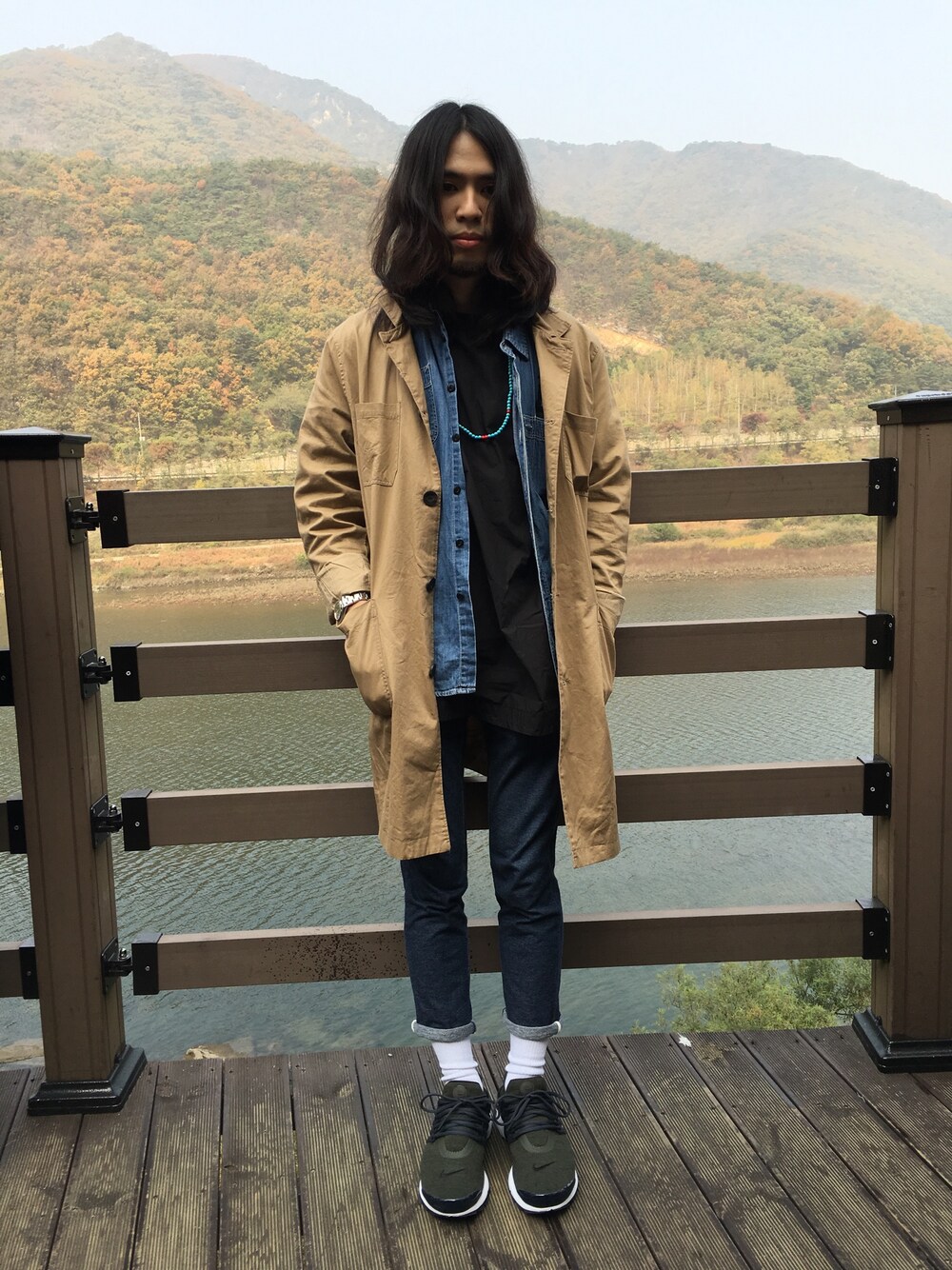 「nature、hongkong、seoul、ootd」｜「UNIQLOのアイテム（シャツ/ブラウス、ブルー系）」を使った、felixhinさん（メンズ・170cm）の秋コーディネートの1枚目の写真
