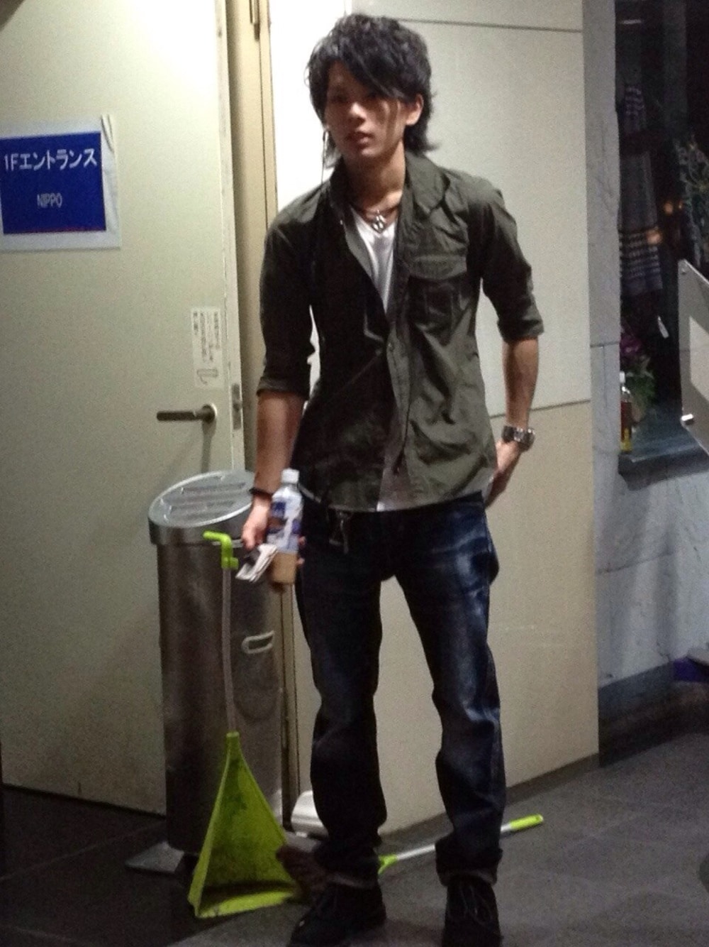 「SHIPS JET BLUEのSHIPS JET BLUE: スタンドサファリシャツ ■（シャツ/ブラウス、グリーン系）」を使った、yusuke9999さん（メンズ・173cm）の冬コーディネートの1枚目の写真