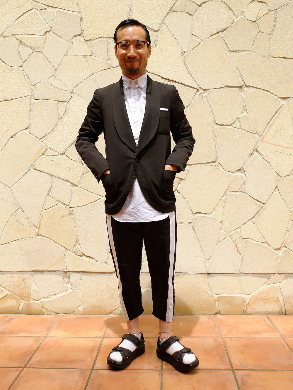 「District、COMME des GARCONS HOMME PLUS」｜「COMME des GARCONS HOMME PLUSのSHAWL JACKET（テーラードジャケット、ブラック系）」を使った、ShinjiJediMoriyamaさん（メンズ・170cm）の夏コーディネートの1枚目の写真