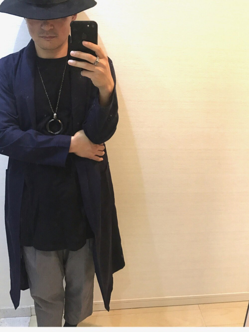 「秋のコーデ、ロングカーディガン、買い物」｜「HAREのロングカットソー(HARE)（Tシャツ/カットソー、ブラック系）」を使った、鷹さん（メンズ・169cm）の秋コーディネートの1枚目の写真