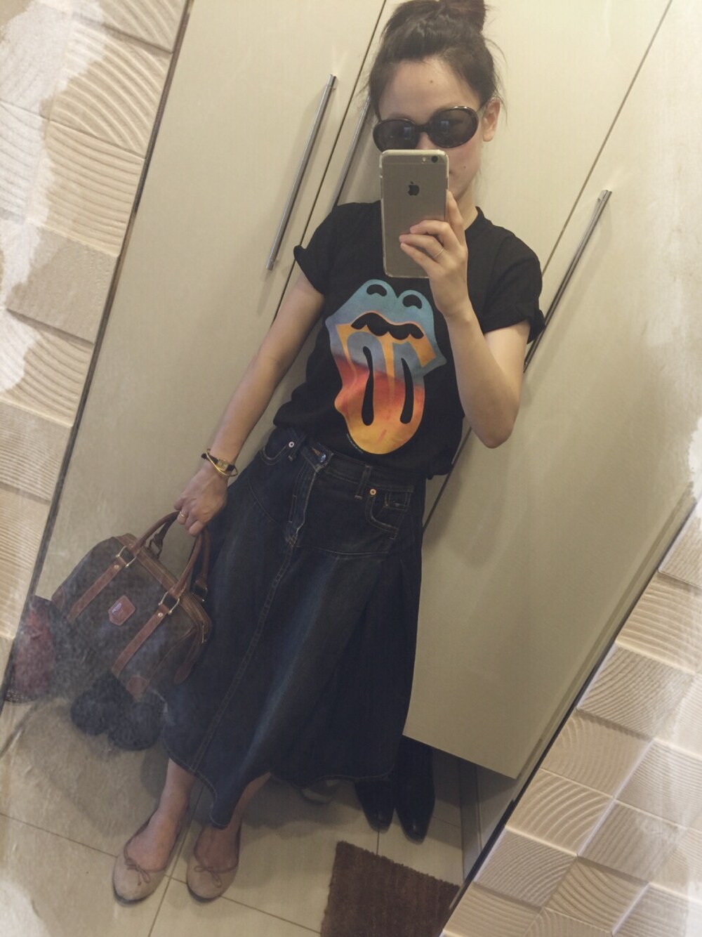 「職場スタイル、ロック、シンプル」｜「JUNYA WATANABE COMME des GARCONSのアイテム（デニムスカート、ブルー系）」を使った、yuko konoさん（レディース・152cm）の夏コーディネートの1枚目の写真