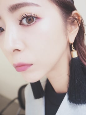 「Yves Saint Laurent（イヴサンローラン）のアイテム（ファンデーション）」を使った、荻原桃子さん（レディース・161cm）の秋コーディネート