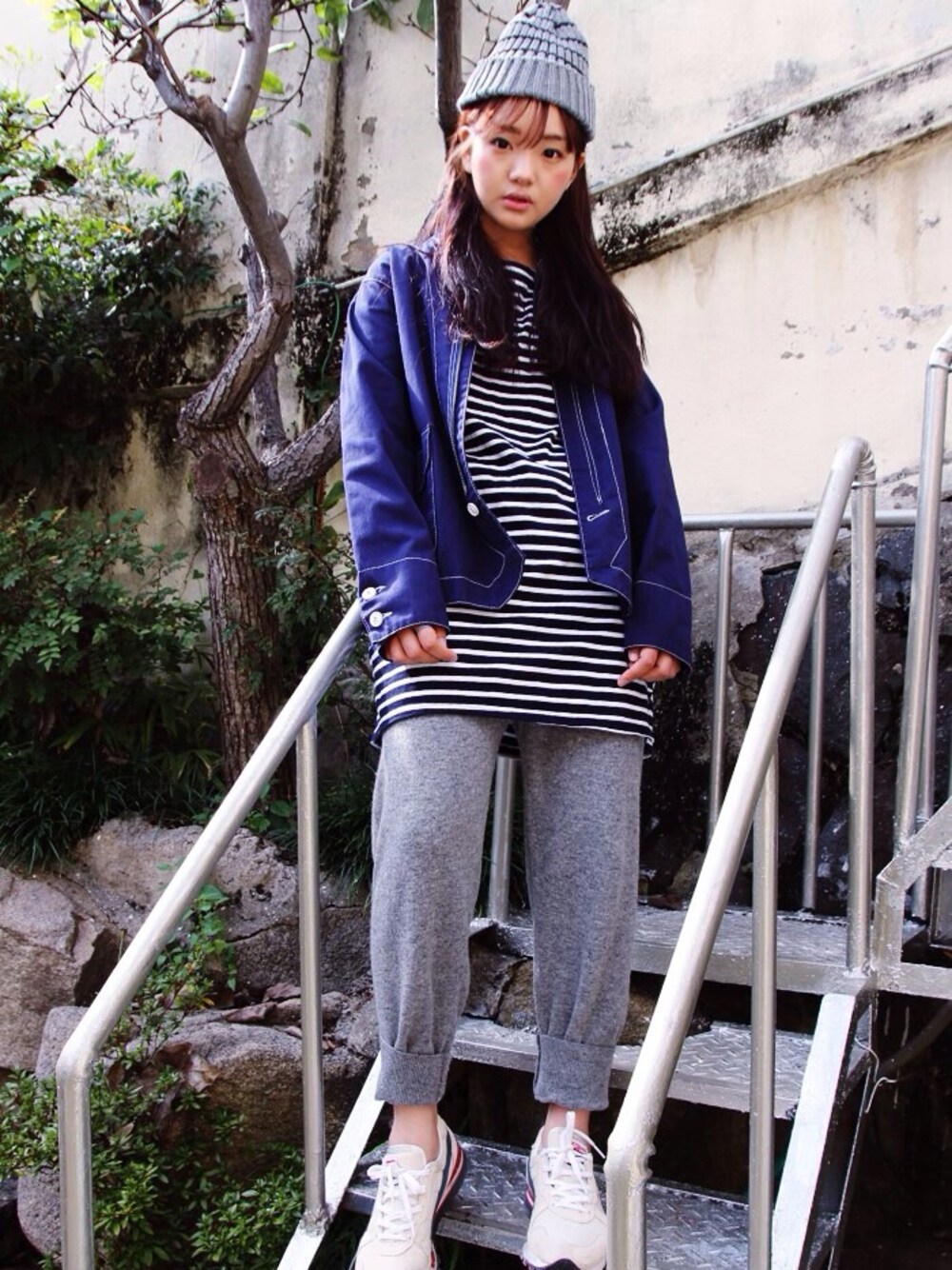 「yoyoandk、stripe、stitch、lambswool、SWEAT PANTS、PUMA、beanie」｜「yoyoandkのアイテム（Tシャツ/カットソー、ブルー系）」を使った、요요앤케이さん（レディース・163cm）の秋コーディネートの1枚目の写真