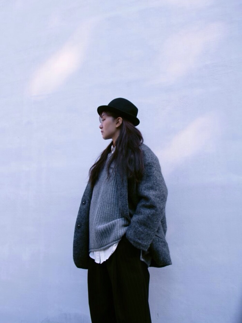 「yoyoandk、fedora、VANS、mohair、daily look、knit」｜「yoyoandkのアイテム（シャツ/ブラウス、ホワイト系）」を使った、요요앤케이さん（レディース・163cm）の秋コーディネートの1枚目の写真