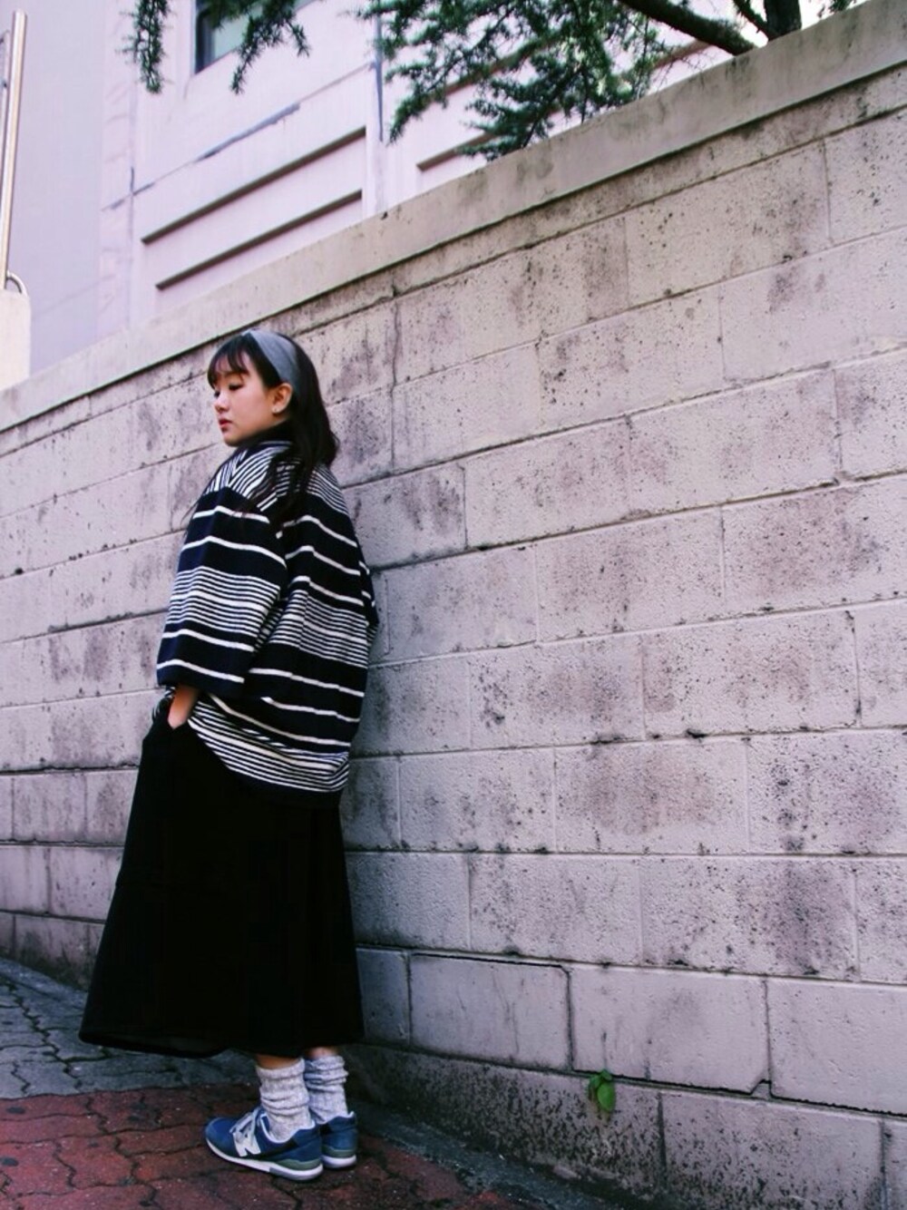 「yoyoandk、요요앤케이、stripe、boxy、New Balance、996、denim、２ＷＡＹ、skirt、daily look」｜「yoyoandkのアイテム（Tシャツ/カットソー、ブルー系）」を使った、요요앤케이さん（レディース・163cm）の冬コーディネートの1枚目の写真