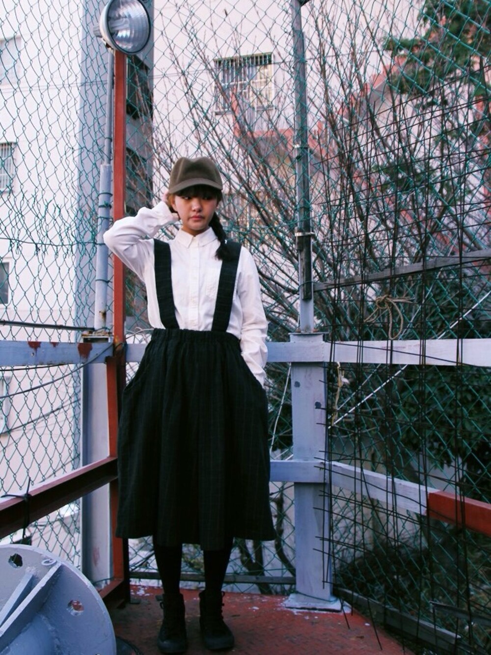 「yoyoandk、요요앤케이、KANGOL、MUJI、converse、overall、salopette、check、coen」｜「yoyoandkのアイテム（シャツ/ブラウス、ホワイト系）」を使った、요요앤케이さん（レディース・163cm）の冬コーディネートの1枚目の写真
