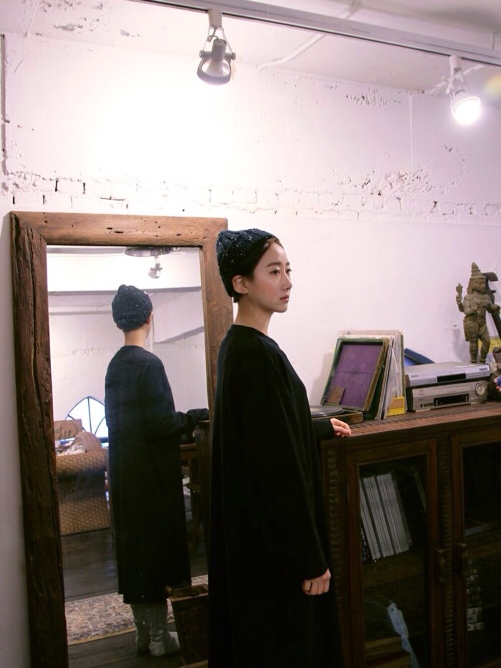 「yoyoandk、요요앤케이、onepiece、daily look」｜「yoyoandkのアイテム（ワンピース、ブラック系）」を使った、요요앤케이さん（レディース・166cm）の冬コーディネートの1枚目の写真