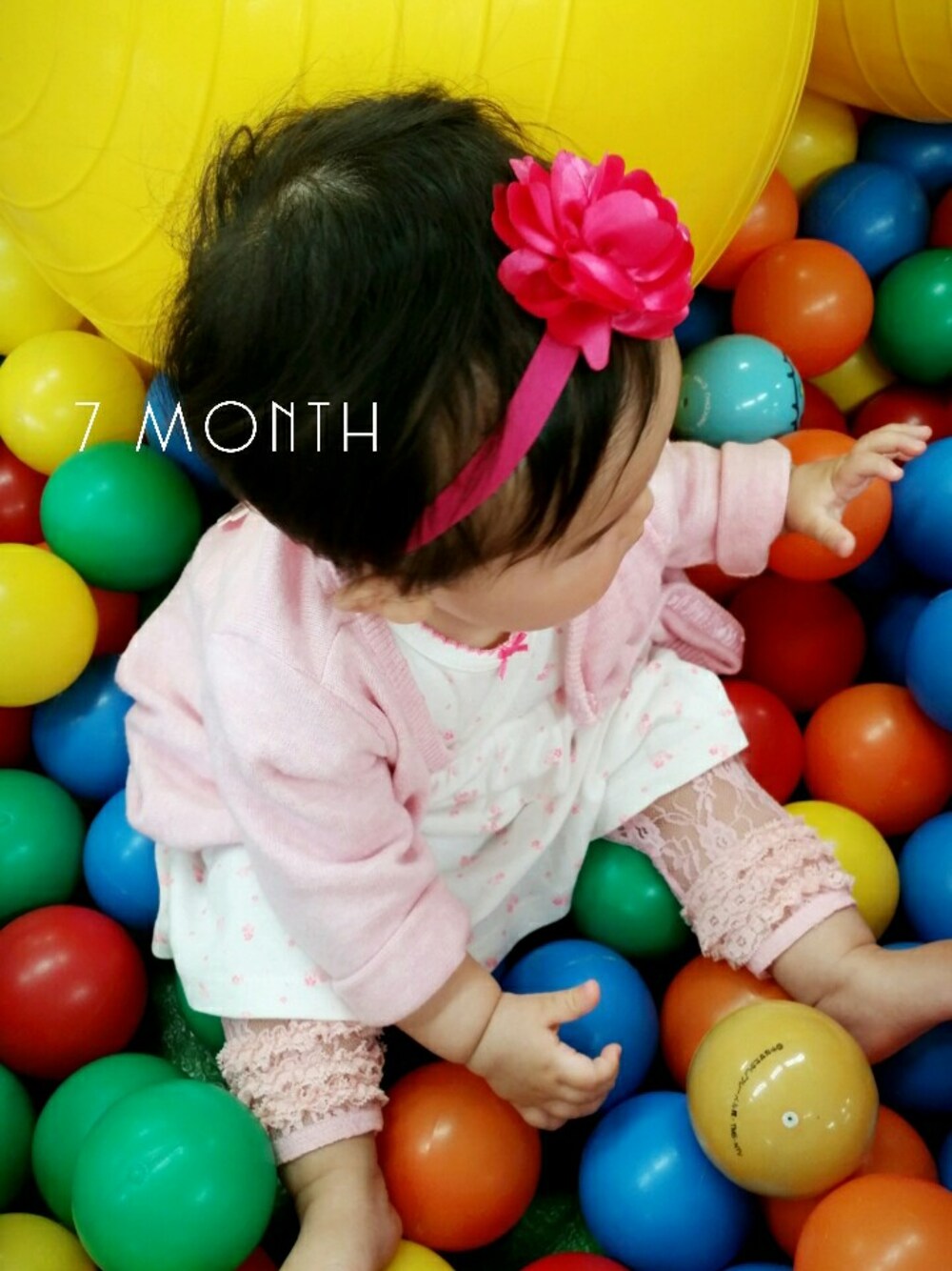 「ベビーファッション、ベビーコーデ、ヘアバンド、娘コーデ、女の子、ピンク、赤ちゃん、7ヶ月」｜「H&Mのカーディガン（カーディガン/ボレロ、ピンク系）」を使った、ua…♡さん（キッズ・70cm）の秋コーディネートの1枚目の写真