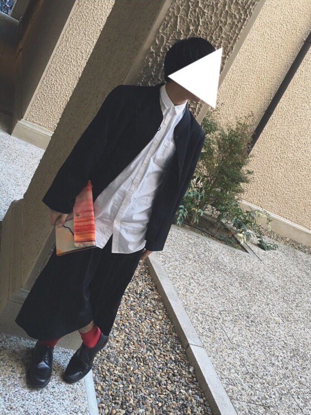 「学祭、ノーカラージャケット、ロングシャツ、ガウチョパンツ、赤い靴下、革靴、regal」｜「古着のアイテム（ジャケット/アウター、ブラック系）」を使った、まる。さん（メンズ・166cm）の秋コーディネートの1枚目の写真
