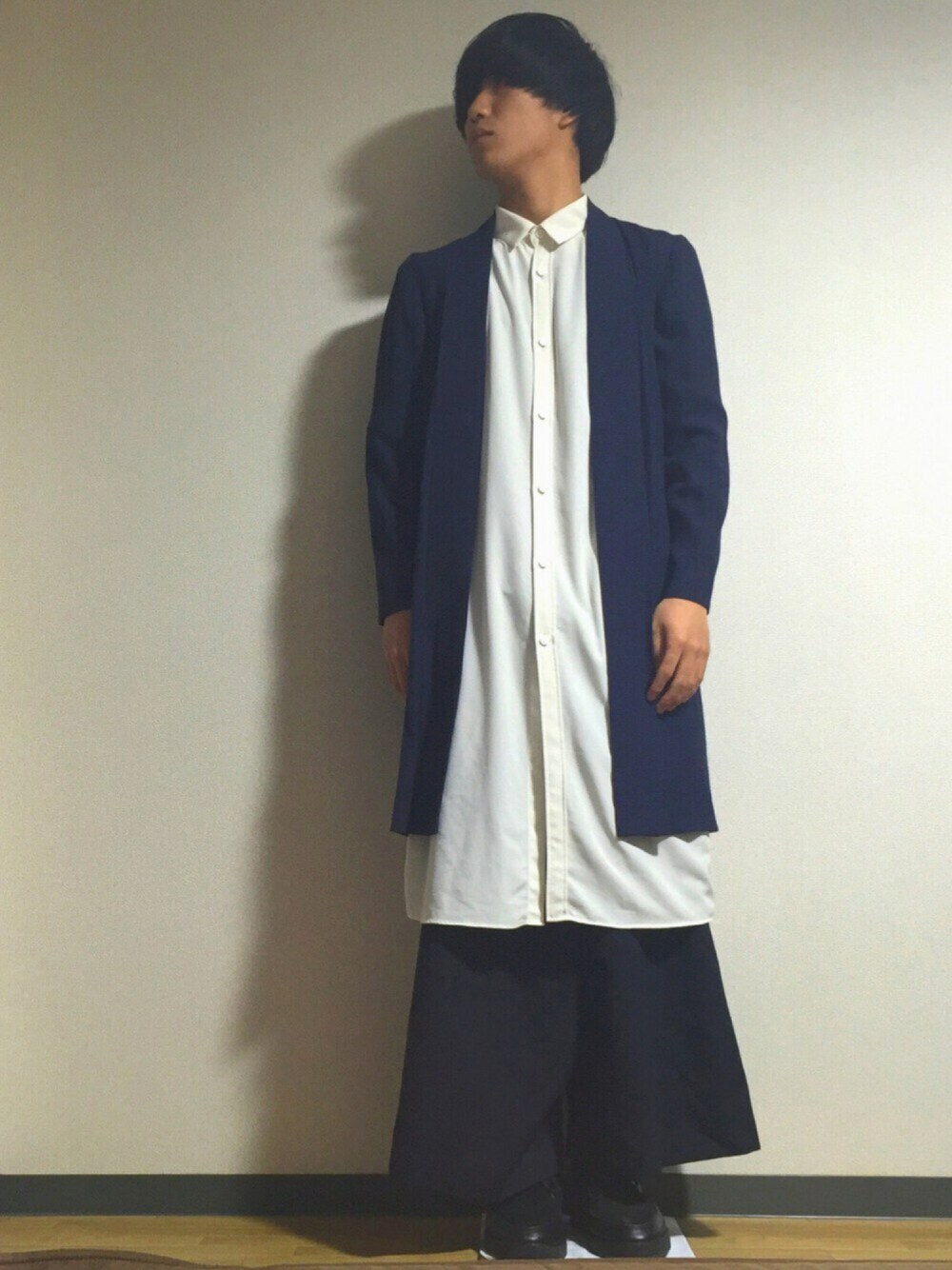 「シンプル、モード、タイパンツ、ウェッジソール、古着、ロングシャツ、オーバーサイズ、ゆるコーデ」｜「古着のアイテム（ジャケット/アウター、ブラック系）」を使った、まる。さん（メンズ・166cm）の春コーディネートの1枚目の写真