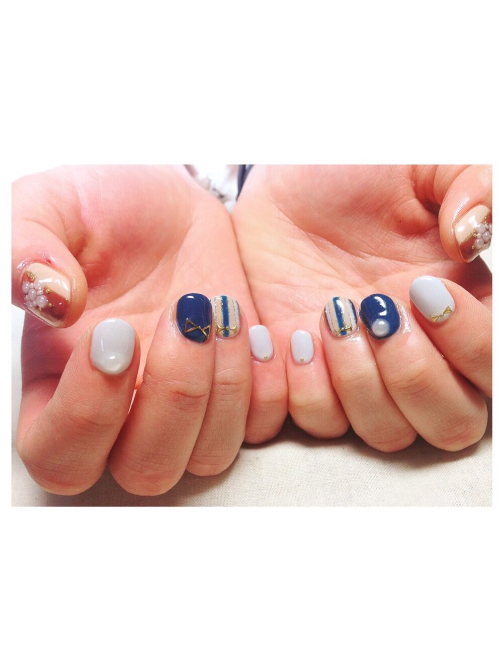 「ジェルネイル、ストライプネイル、パールネイル、ネイルチップ、ショートネイル」｜「56nailのアイテム（その他、ブルー系）」を使った、ゆきこさん（レディース・156cm）の冬コーディネートの1枚目の写真