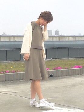 「H&M（エイチ・アンド・エム）のアイテム（ジャケット/アウター、ホワイト系）」を使った、石川 瑠利子さん（レディース・165cm）の春コーディネート