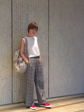 「白トップス」｜石川 瑠利子さん（レディース・165cm・20代）の夏コーディネート