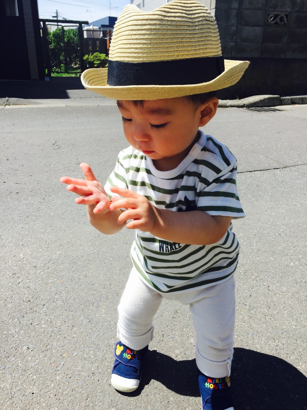 「男の子コーデ、1歳、ボーダー」｜「green label relaxingのアイテム（Tシャツ/カットソー、グリーン系）」を使った、RYOUGAさん（キッズ・70cm）の夏コーディネートの1枚目の写真