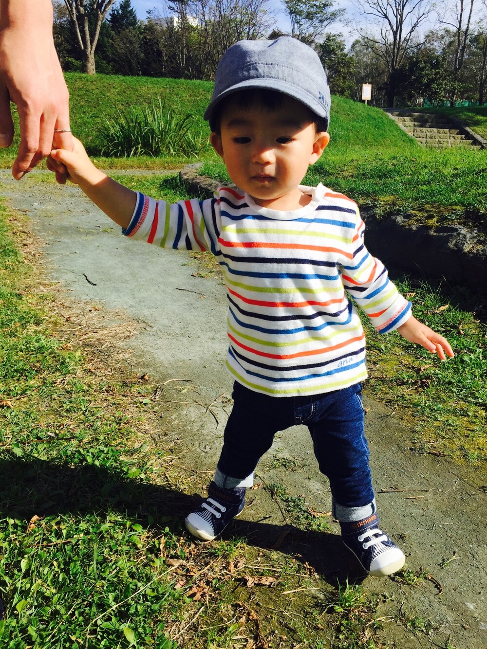 「キッズファッション、babygap、1歳3ヶ月、男の子コーデ」｜「babyGAPのアイテム（Tシャツ/カットソー、その他）」を使った、RYOUGAさん（キッズ・80cm）の秋コーディネートの1枚目の写真