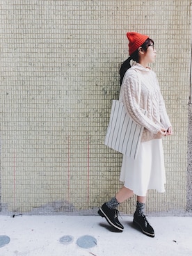 「red」｜「アイテム（ニットキャップ/ビーニー）」を使った、W.さん（レディース・164cm）の冬コーディネート