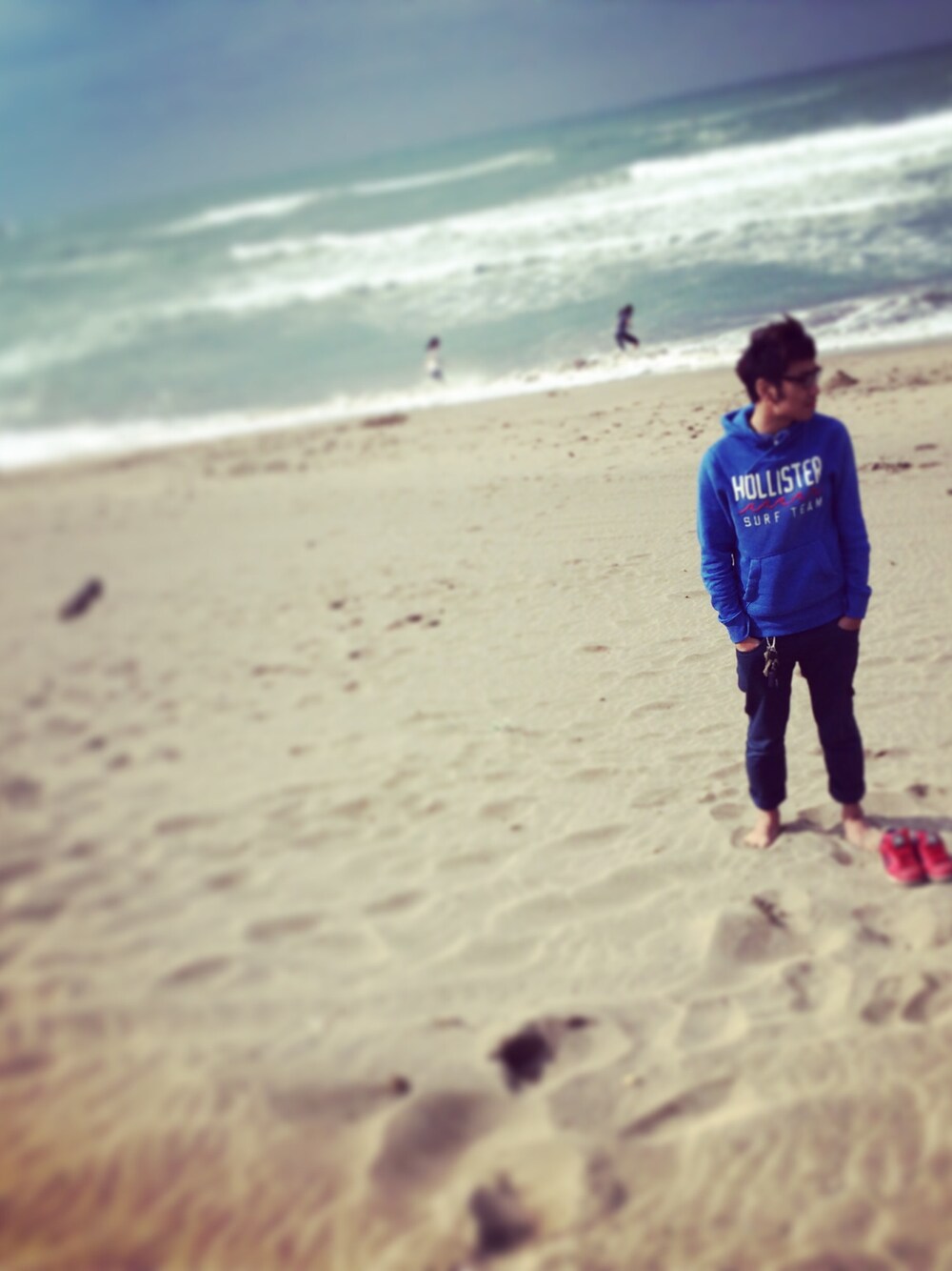 「Abercrombie&Fitchのアイテム（Tシャツ/カットソー、ブルー系）」を使った、michaelpig23さん（メンズ・183cm）の夏コーディネートの1枚目の写真