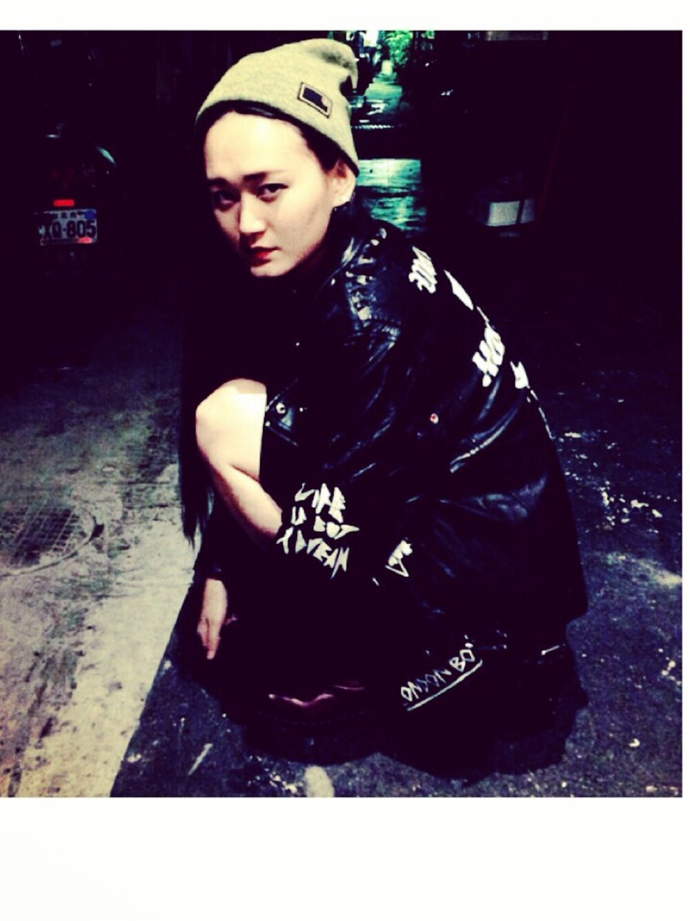 「Taiwan、TAIPEI、VOLCOM」｜「JOYRICHのDreamland Motor Jacket（ライダースジャケット、ブラック系）」を使った、saivy 鄭賽さん（レディース・160cm）の秋コーディネートの1枚目の写真