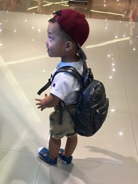 「アイテム（バックパック/リュック、シルバー系）」を使った、Eddie Huangさん（キッズ・70cm）の夏コーディネート