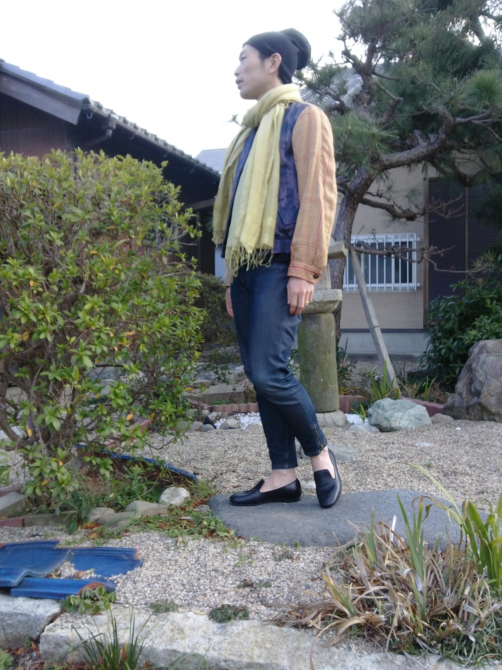 「スキニー×ニット、スキニーデニム、シルクジャケット、大判ストール、ドリス、ランバン、アクネ、hender 」｜「DRIES VAN NOTENのシルク切り替えブルゾン（ブルゾン、その他）」を使った、砂鯨さん（メンズ・176cm）の冬コーディネートの1枚目の写真