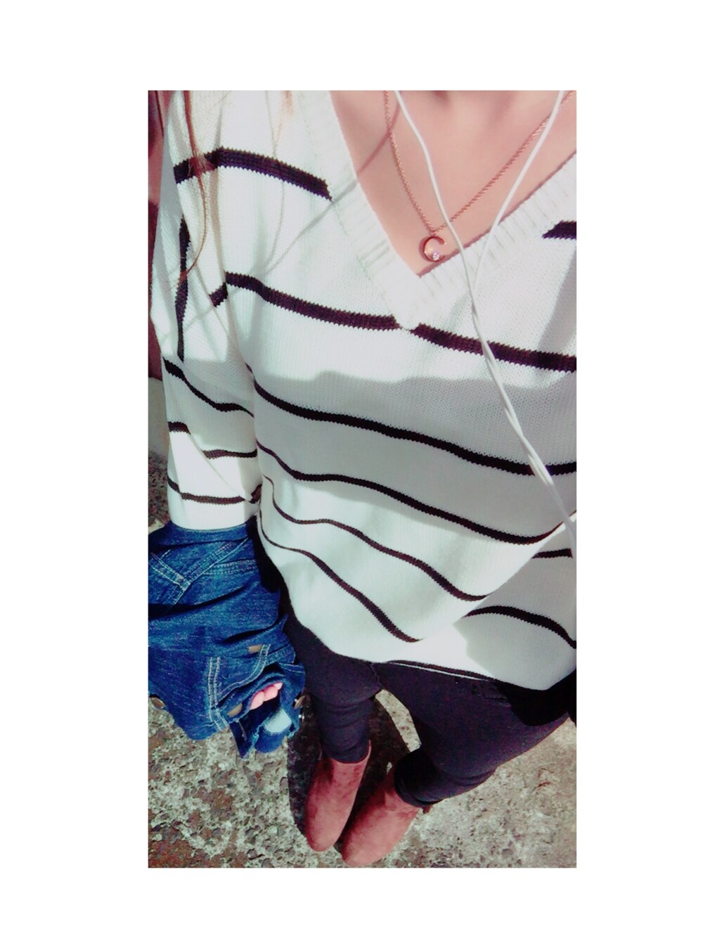 「秋コーデ、シンプル、スキニー、パンツスタイル、ショートブーツ、Vネック、Heather、CECIL McBEE、LOWRYS FARM」｜「HeatherのハイゲージBIG*Vネックニット　731398（ニット/セーター、ホワイト系）」を使った、Mayuさん（レディース・149cm）の秋コーディネートの1枚目の写真