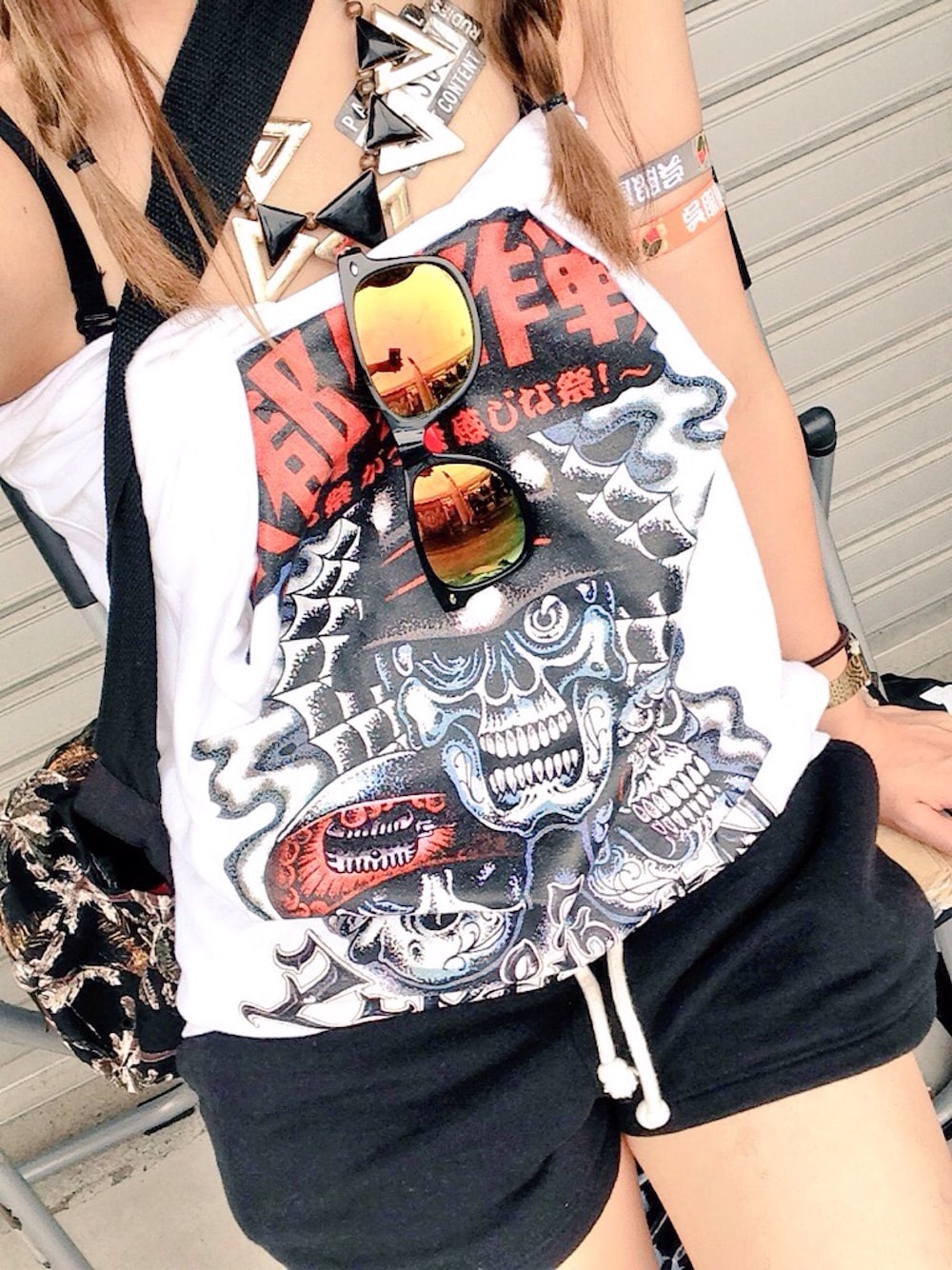 「京都大作戦、フェススタイル、ライブ、バンドT、10-FEET、ZEPHYREN」｜「Zephyrenのアイテム（Tシャツ/カットソー、ホワイト系）」を使った、YUIさん（レディース・148cm）の秋コーディネートの1枚目の写真