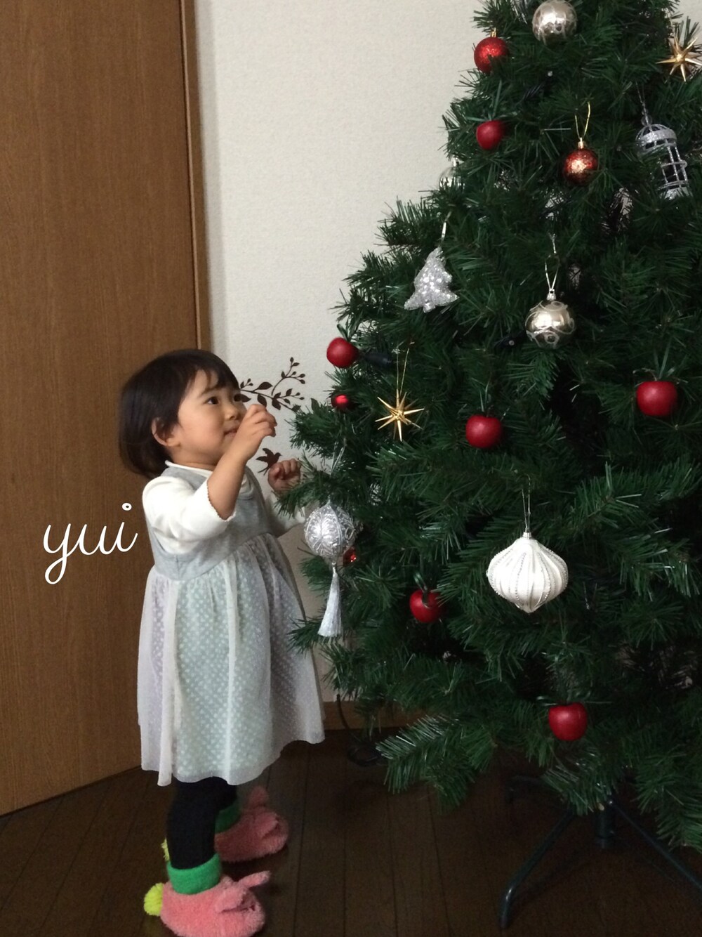 「キッズ、キッズコーデ、女の子、GAP、babygap、SOLBOIS」｜「GAPのアイテム（Tシャツ/カットソー、ホワイト系）」を使った、yuiさん（キッズ・80cm）の秋コーディネートの1枚目の写真