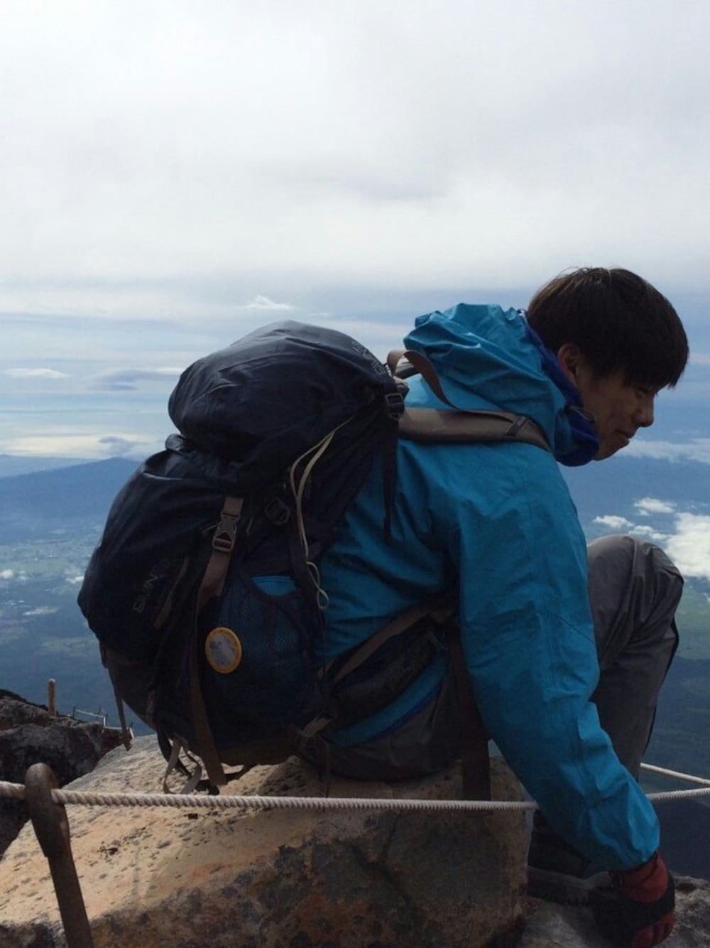 「富士山、登山、山登りスタイル」｜「HAGLOFSのHAGLOFS マウンテンパーカー（マウンテンパーカー、ブルー系）」を使った、わくさんさん（メンズ・185cm）の秋コーディネートの1枚目の写真