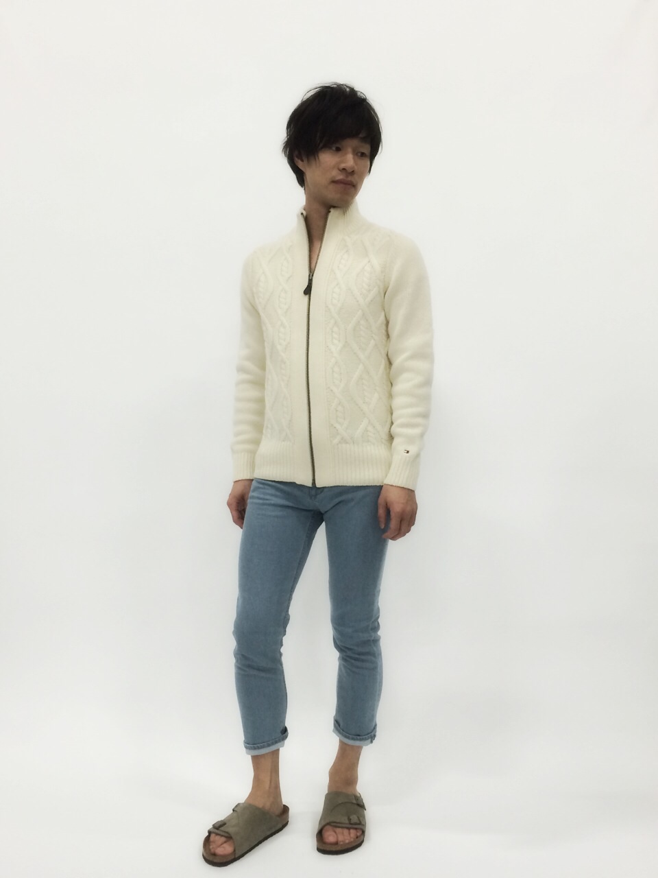 サンダルを使った「ライトブルーデニム」のメンズ人気