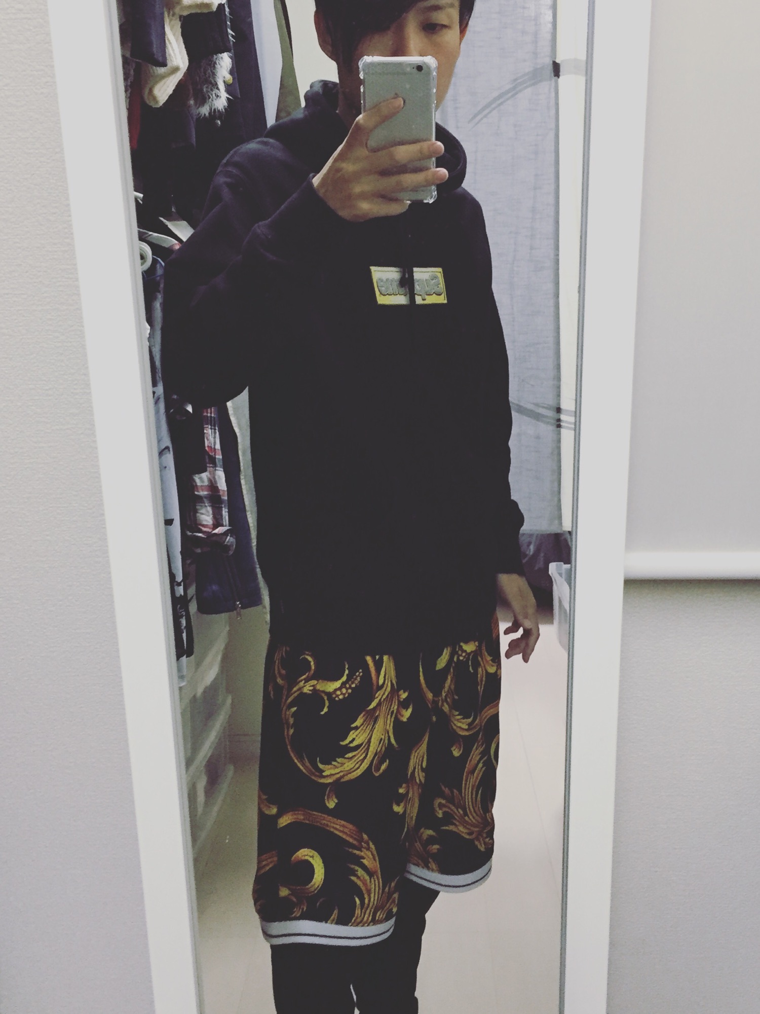 Supreme のパーカーを使った「バスケ」の人気ファッション