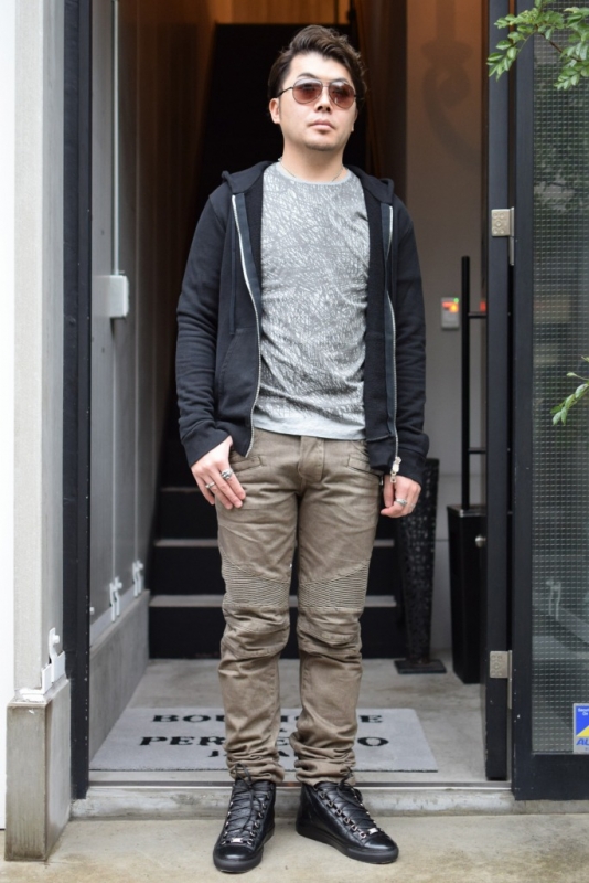 BALENCIAGAのTシャツ/カットソーを使ったメンズ人気ファッション