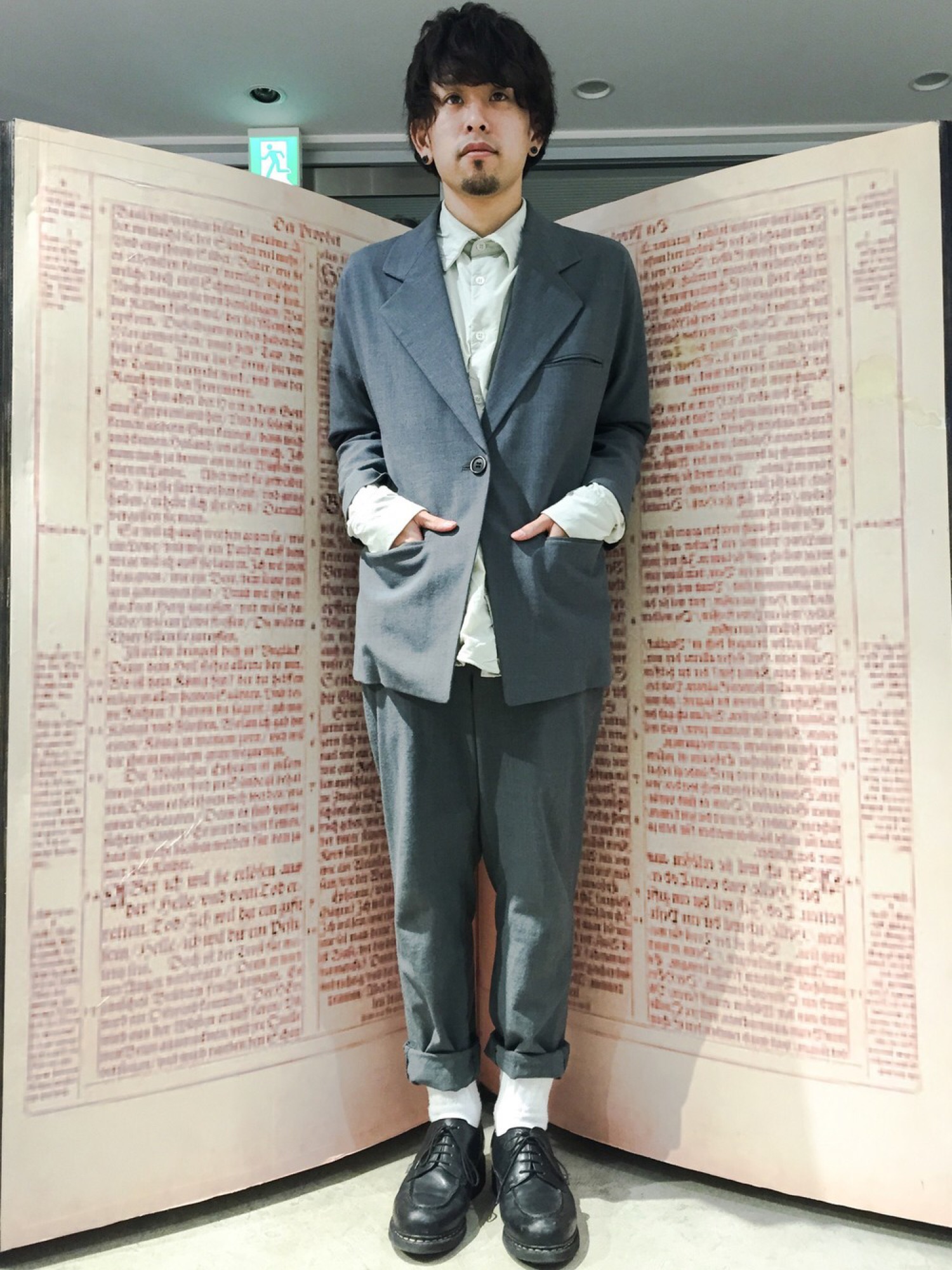 ISSEY MIYAKEのセットアップ（グレー系）を使ったメンズ人気