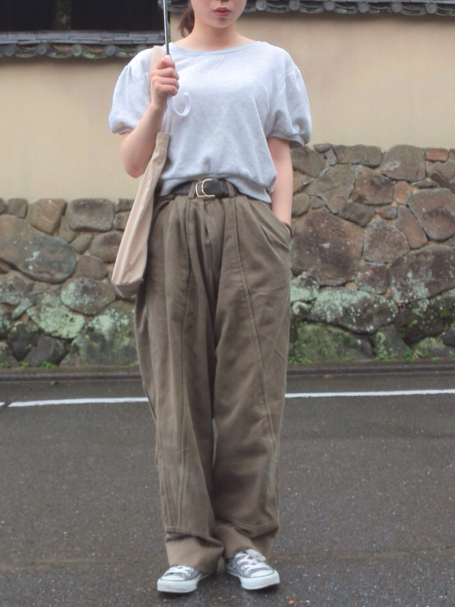 未使用級 ISSEY MIYAKE ウールカーゴパンツ カーキ レディース M ISSEY MIYAKEのカーゴパンツを使ったレディース人気ファッション