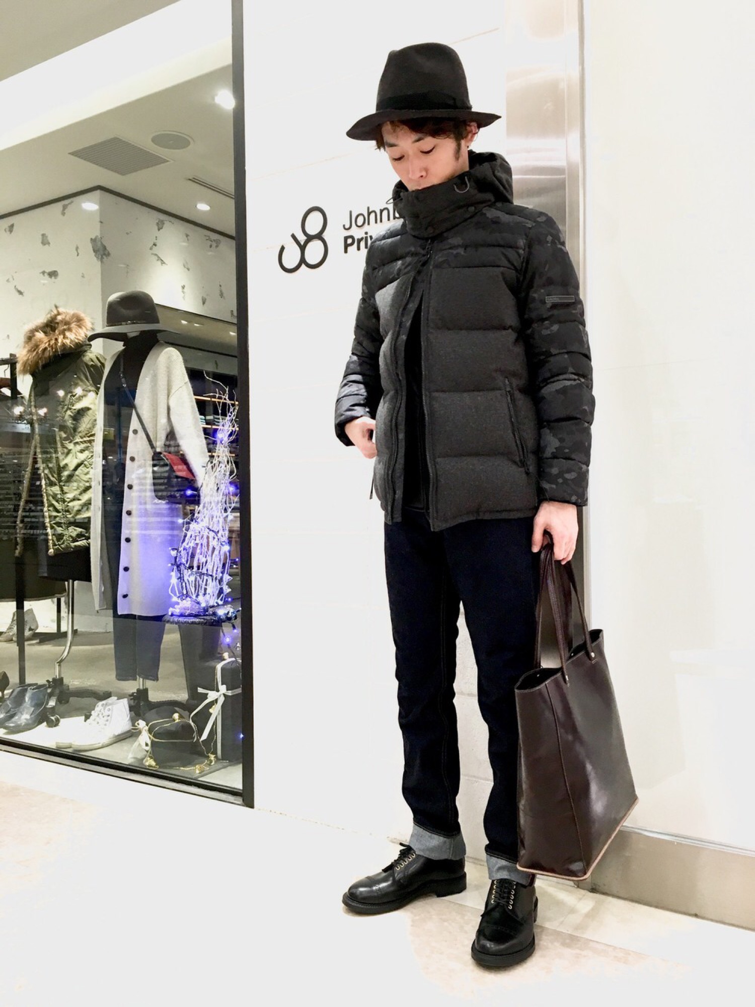 nil admirariのトートバッグを使った人気ファッションコーディネート 