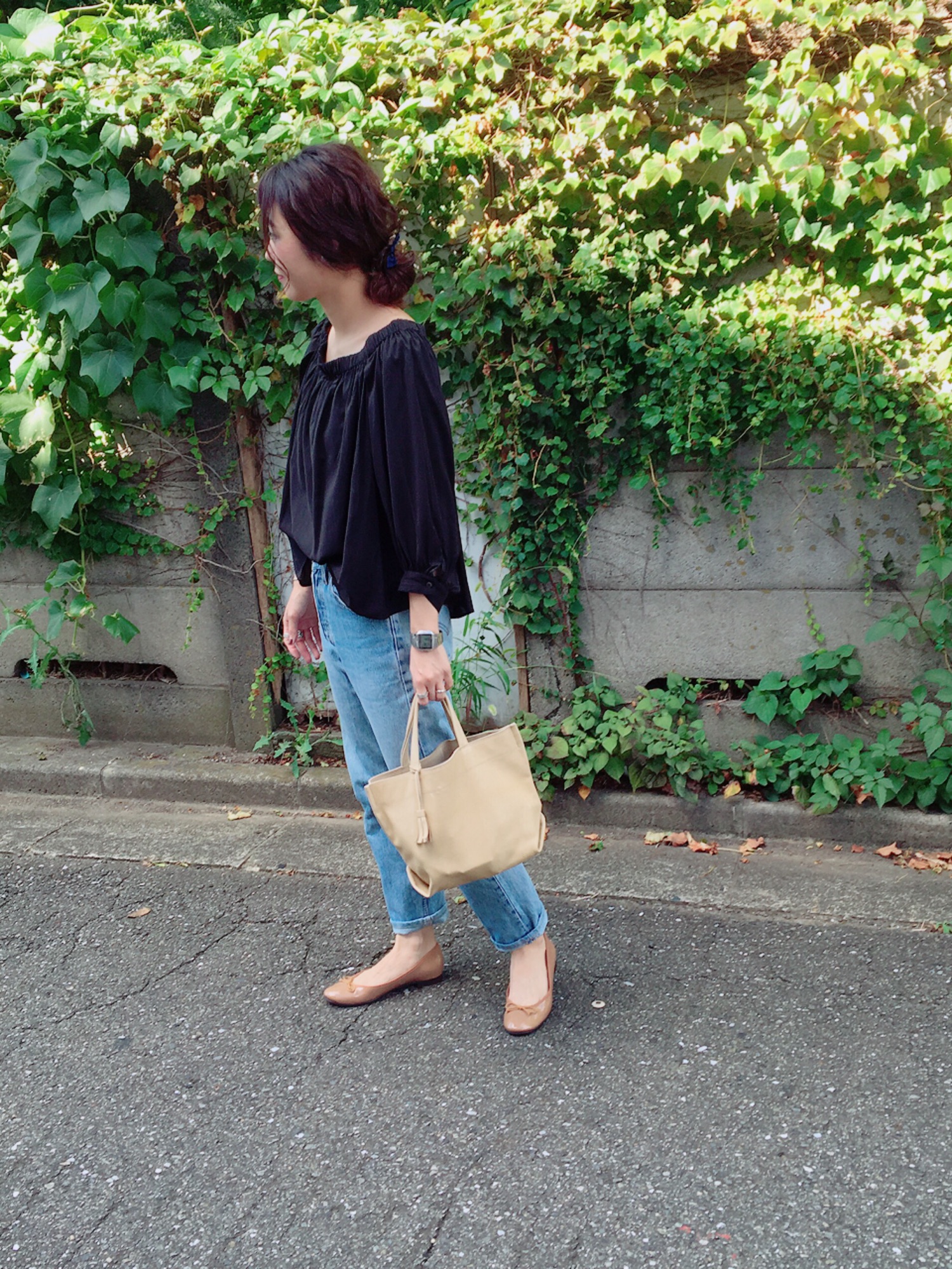 URBAN RESEARCH（アーバンリサーチ）の「UR BACK釦オフショルブラウス