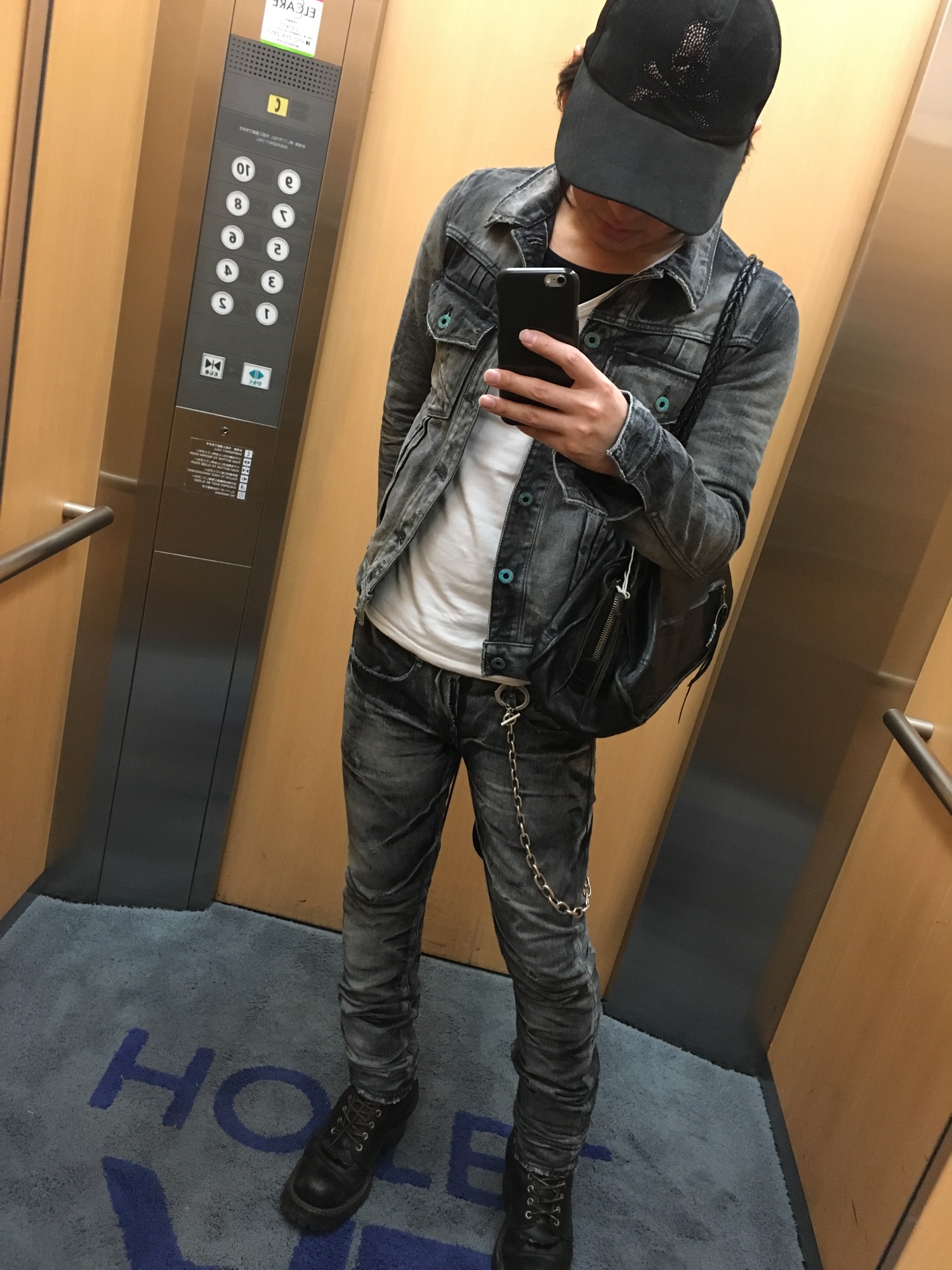 alfredoBANNISTERのボストンバッグを使った人気ファッション